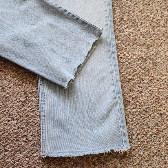 Zara High Rise Cropped Straight Leg Jeans Sz 4 Light Wash Frayed Button Fly - Picture 7 of 10